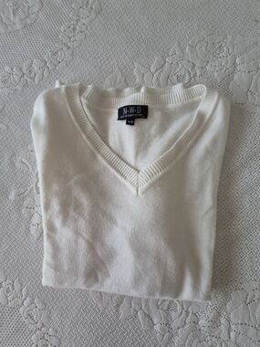 Cream V-Neck Women's Sweater - Lightweight Knit Size M
